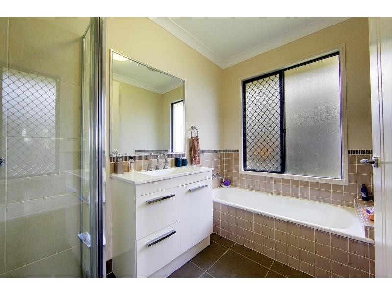 9 Helvellyn Street, Bushland Beach QLD 4818