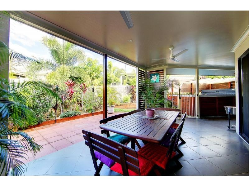 9 Helvellyn Street, Bushland Beach QLD 4818