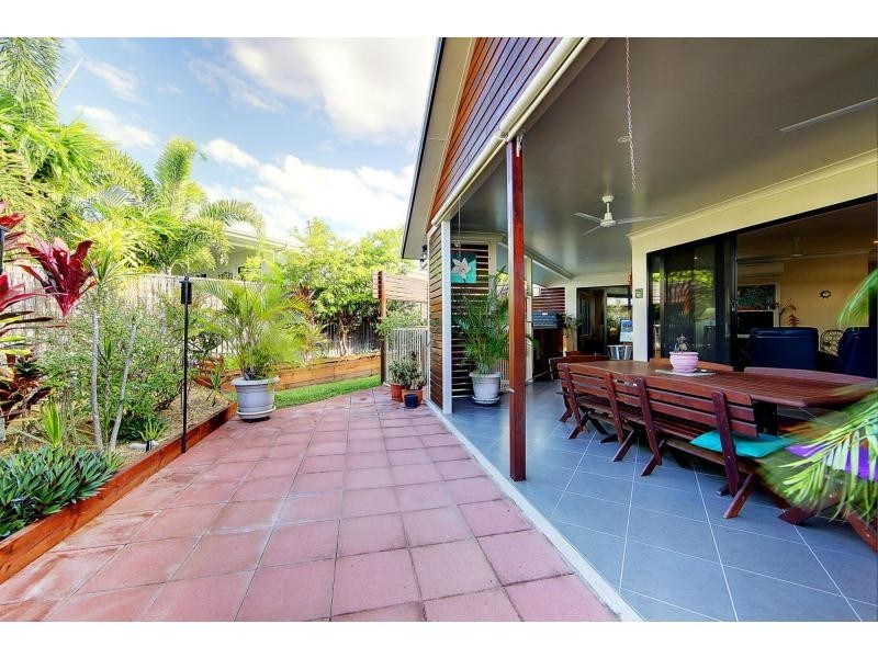 9 Helvellyn Street, Bushland Beach QLD 4818