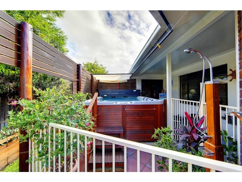 9 Helvellyn Street, Bushland Beach QLD 4818