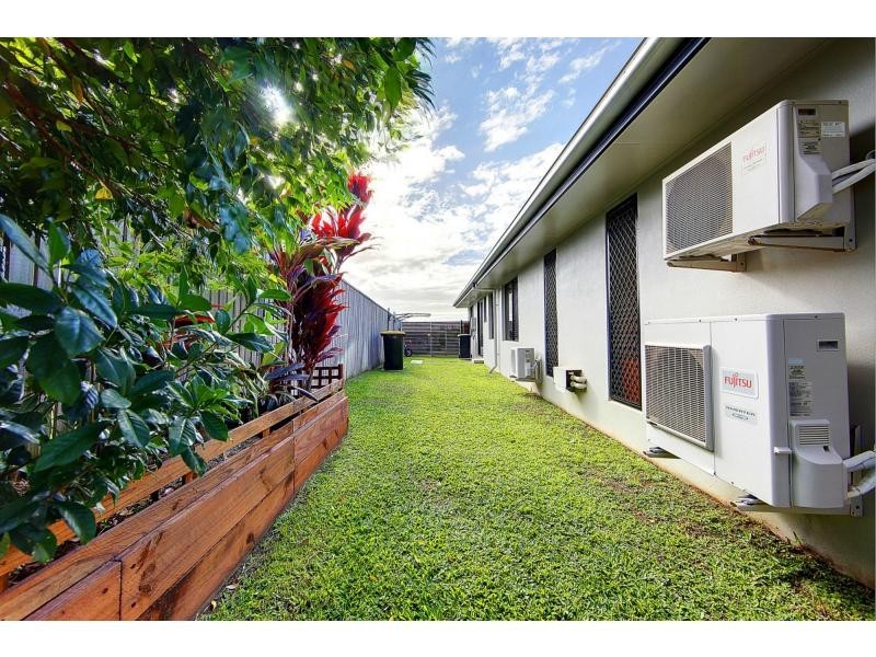 9 Helvellyn Street, Bushland Beach QLD 4818