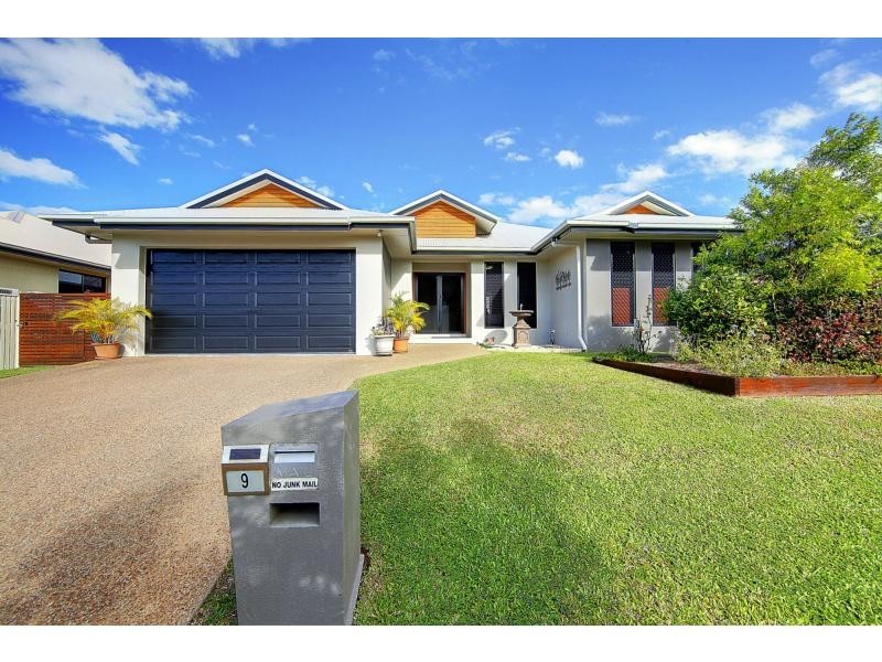 9 Helvellyn Street, Bushland Beach QLD 4818