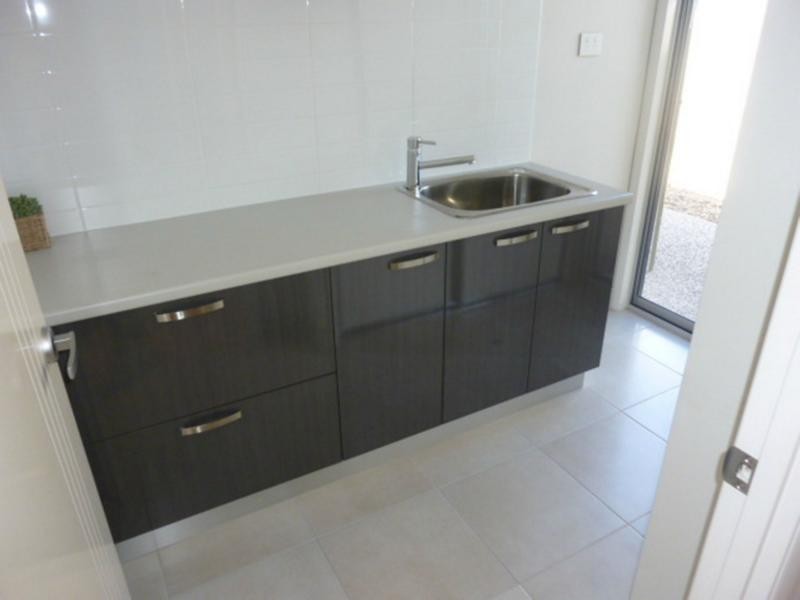 4 Ellendale Street, Mount Low QLD 4818