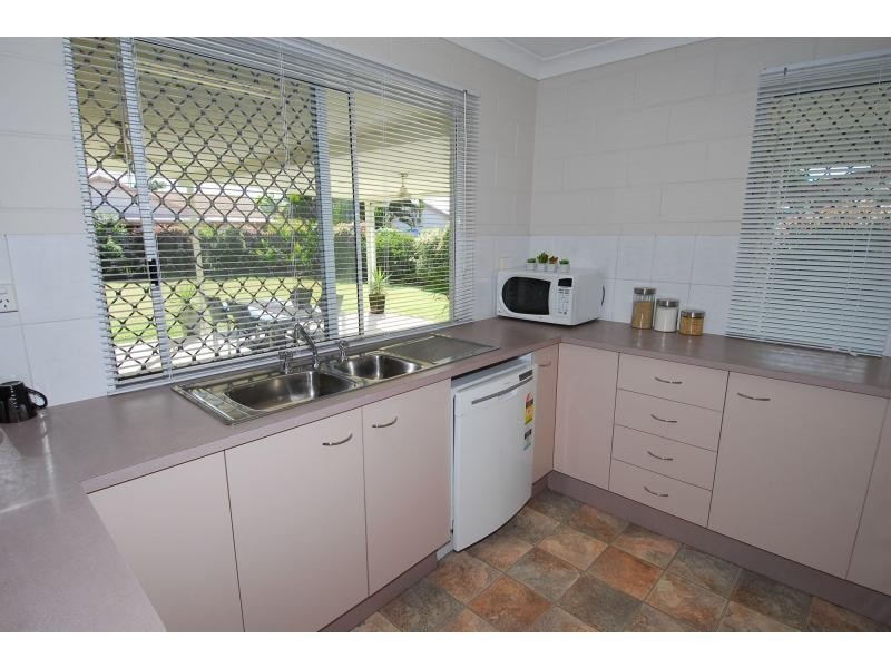 100 Kern Brothers Drive, Kirwan QLD 4817