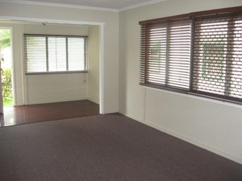 24 Clarendon Street, Hyde Park QLD 4812