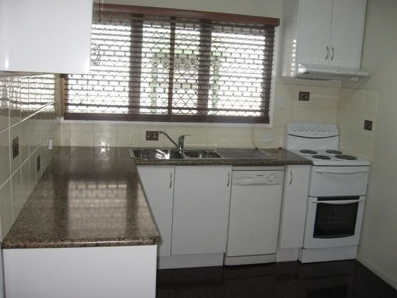 24 Clarendon Street, Hyde Park QLD 4812