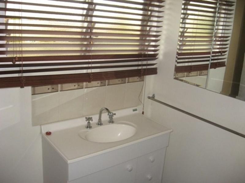 24 Clarendon Street, Hyde Park QLD 4812