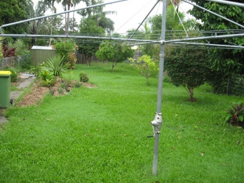 24 Clarendon Street, Hyde Park QLD 4812