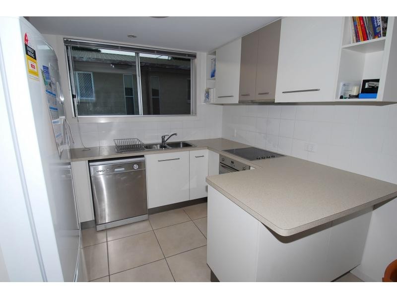 Unit 4/5 Cook Street, North Ward QLD 4810
