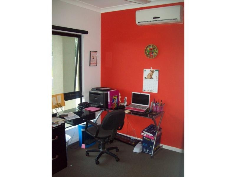 15 Hollanders Crescent, Kelso QLD 4815