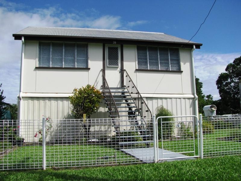 28 Clarendon Street, Hyde Park QLD 4812