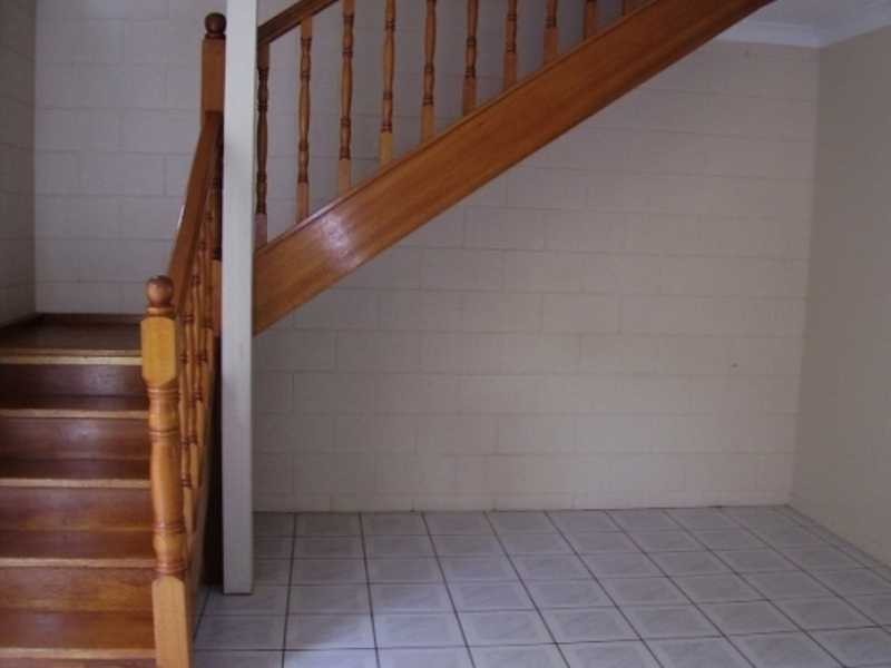 2/8 Lowth Street, Rosslea QLD 4812