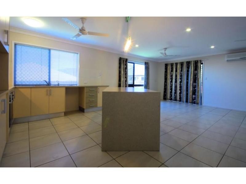 8 Chapple Street, Mount Louisa QLD 4814