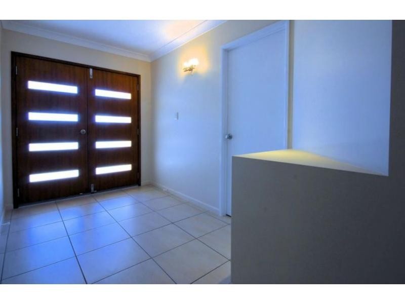 8 Chapple Street, Mount Louisa QLD 4814