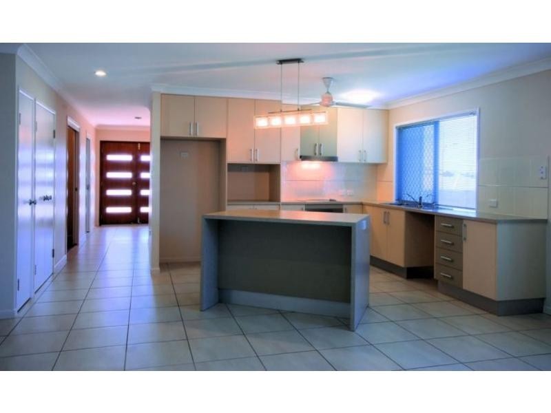 8 Chapple Street, Mount Louisa QLD 4814