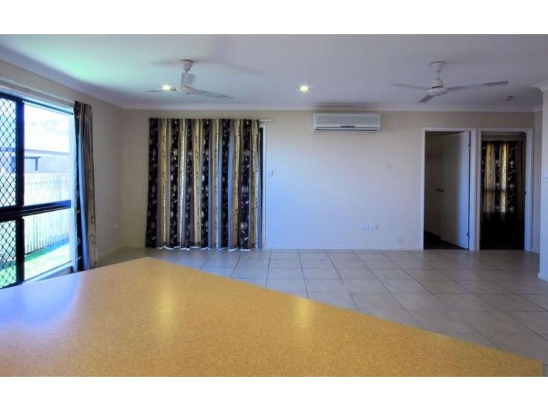 8 Chapple Street, Mount Louisa QLD 4814