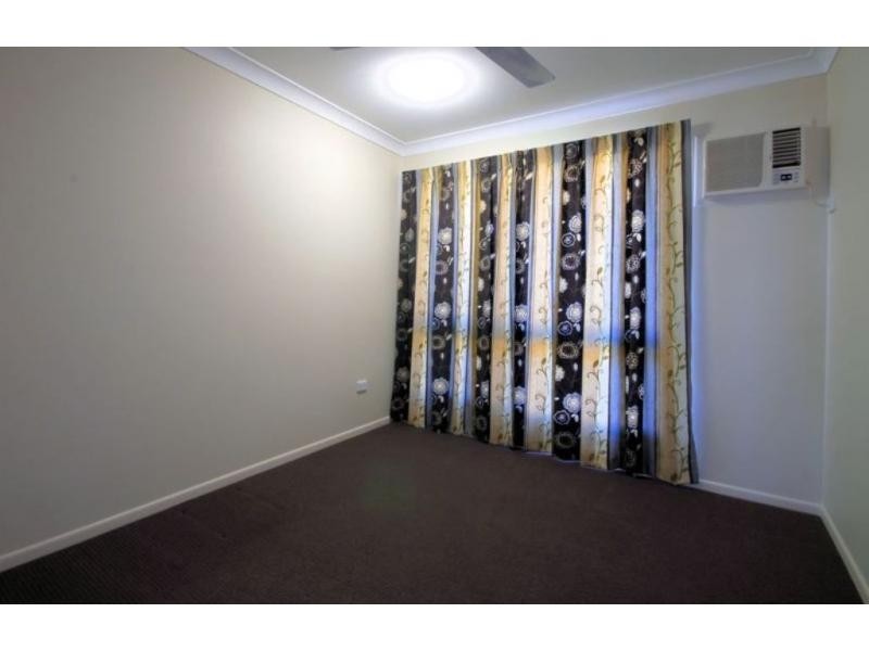 8 Chapple Street, Mount Louisa QLD 4814