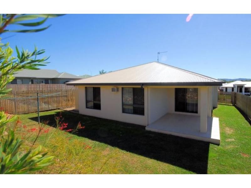 8 Chapple Street, Mount Louisa QLD 4814