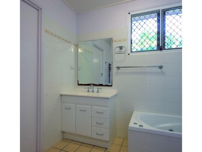 10 Marloo Street, Cranbrook QLD 4814