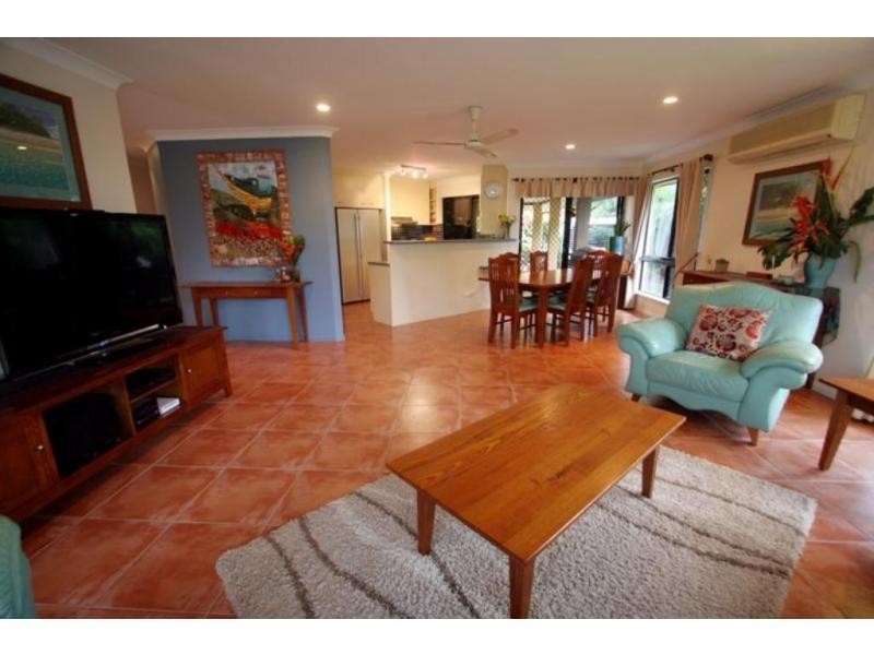11 Hickory Court, Bushland Beach QLD 4818