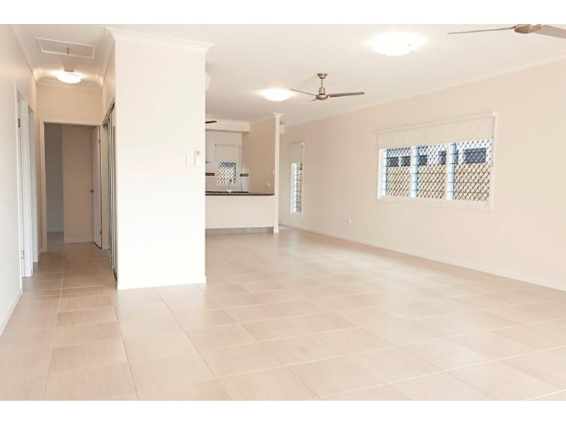 2/21 The Avenue, Hermit Park QLD 4812