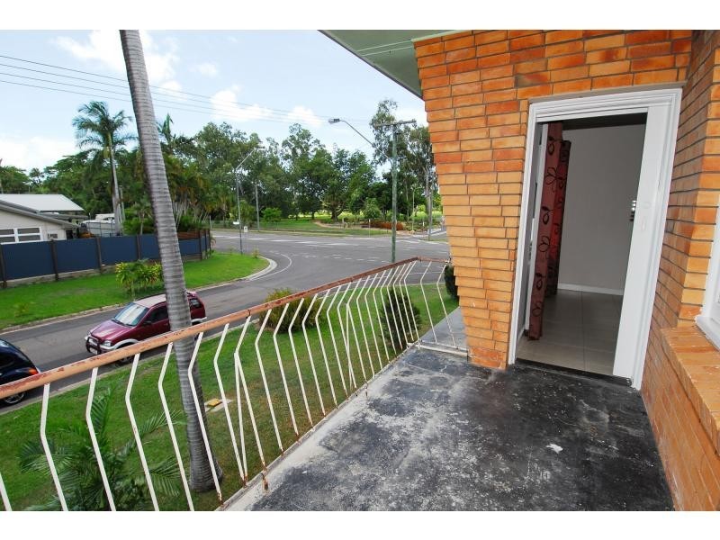 3/2 Healy Street, Mundingburra QLD 4812