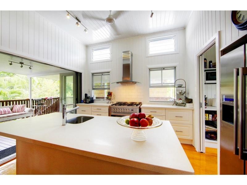 82 Robertson Street, Railway Estate QLD 4810