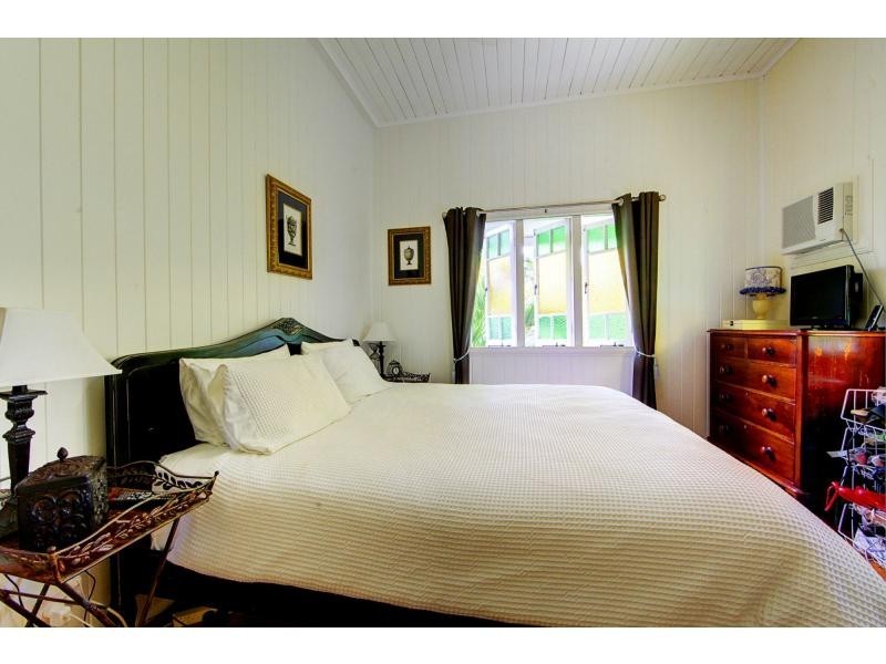 82 Robertson Street, Railway Estate QLD 4810