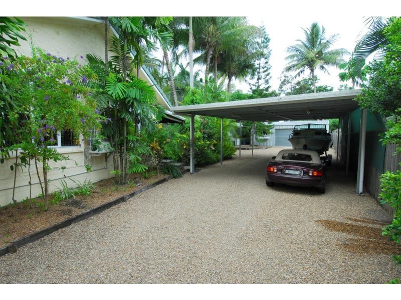 4 Macadamia Court, Bushland Beach QLD 4818