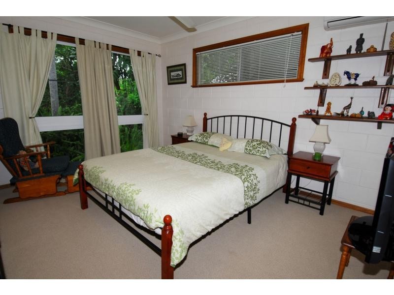 4 Macadamia Court, Bushland Beach QLD 4818