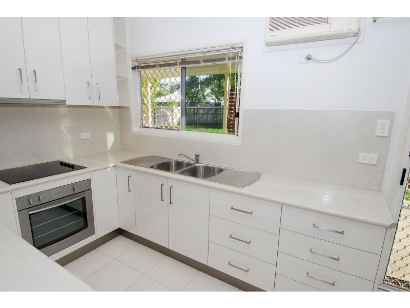 53 Rundle Street, Mount Louisa QLD 4814