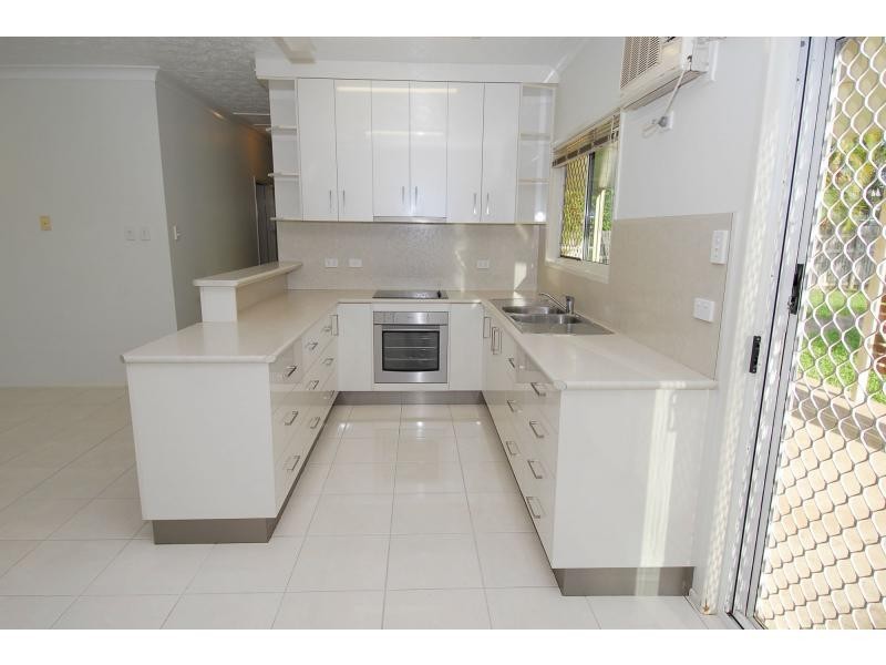 53 Rundle Street, Mount Louisa QLD 4814