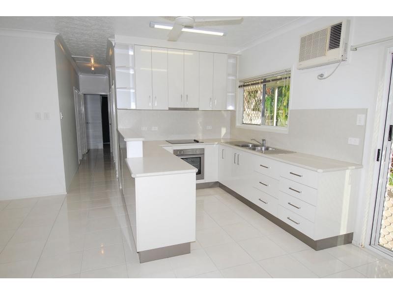 53 Rundle Street, Mount Louisa QLD 4814