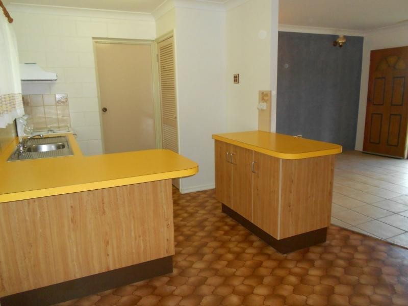 8 Champagne Court, Kelso QLD 4815