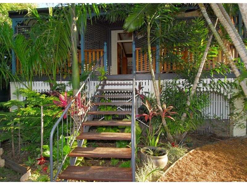 15 Clayton Street, Hermit Park QLD 4812