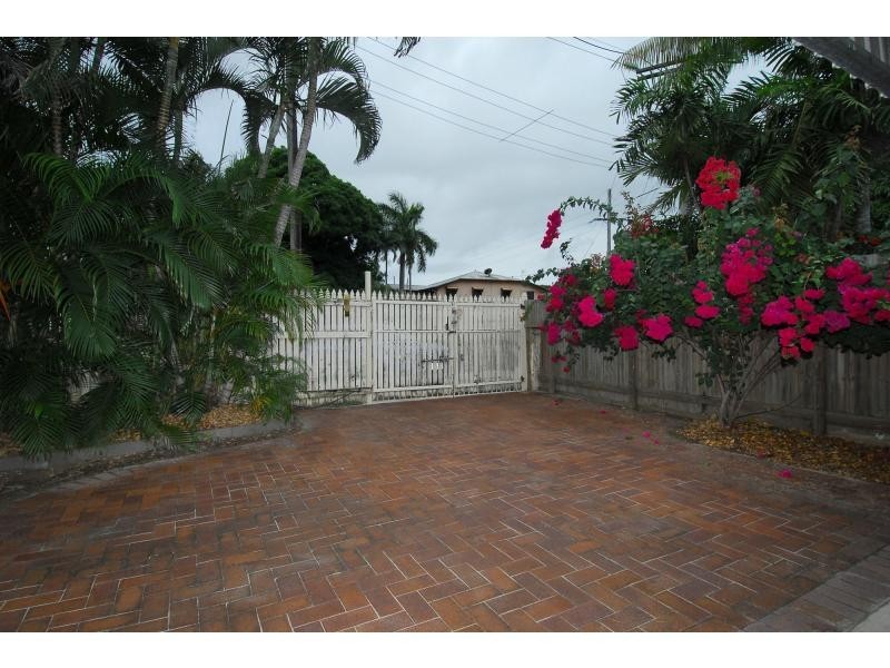 55 Perkins Street, South Townsville QLD 4810
