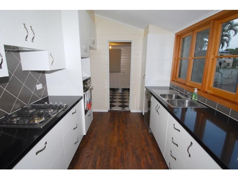 55 Perkins Street, South Townsville QLD 4810