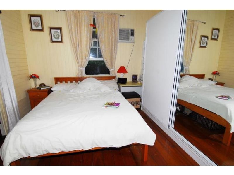 15 Clayton Street, Hermit Park QLD 4812