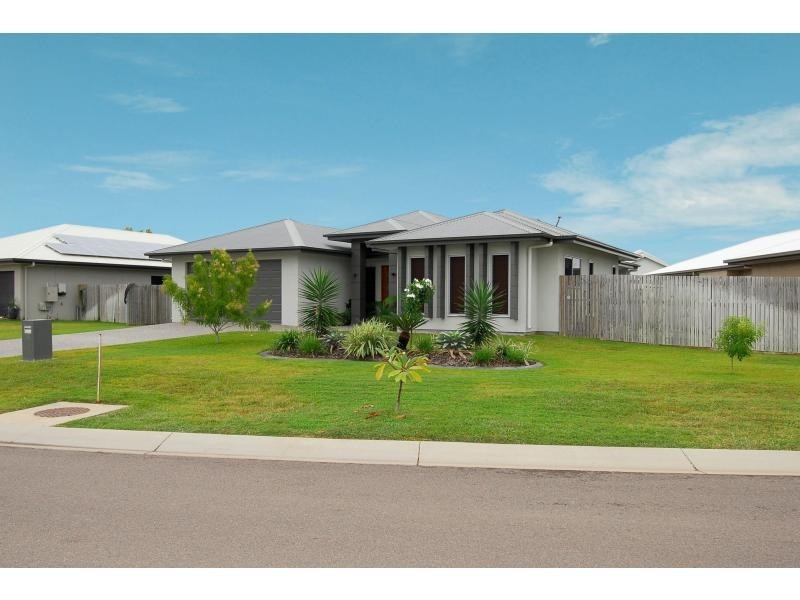 18 Beach Oak Drive, Sanctum Estate, Mount Low QLD 4818