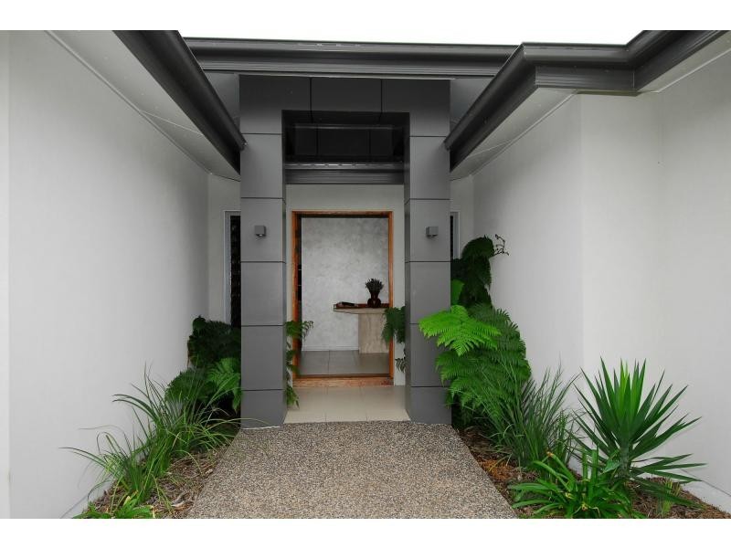18 Beach Oak Drive, Sanctum Estate, Mount Low QLD 4818