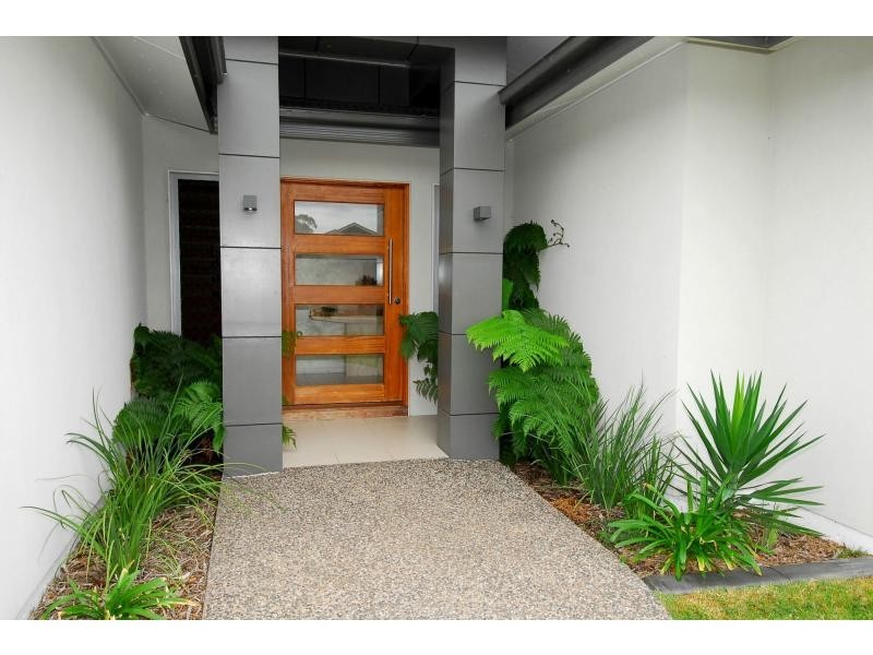 18 Beach Oak Drive, Sanctum Estate, Mount Low QLD 4818