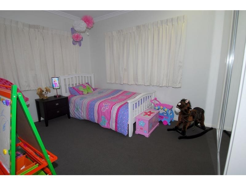 18 Beach Oak Drive, Sanctum Estate, Mount Low QLD 4818