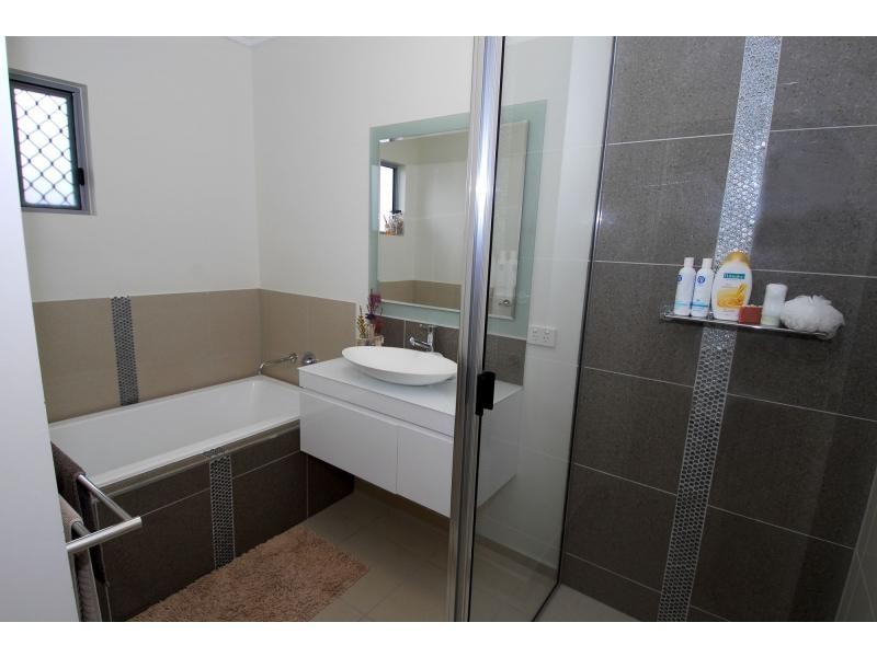 18 Beach Oak Drive, Sanctum Estate, Mount Low QLD 4818