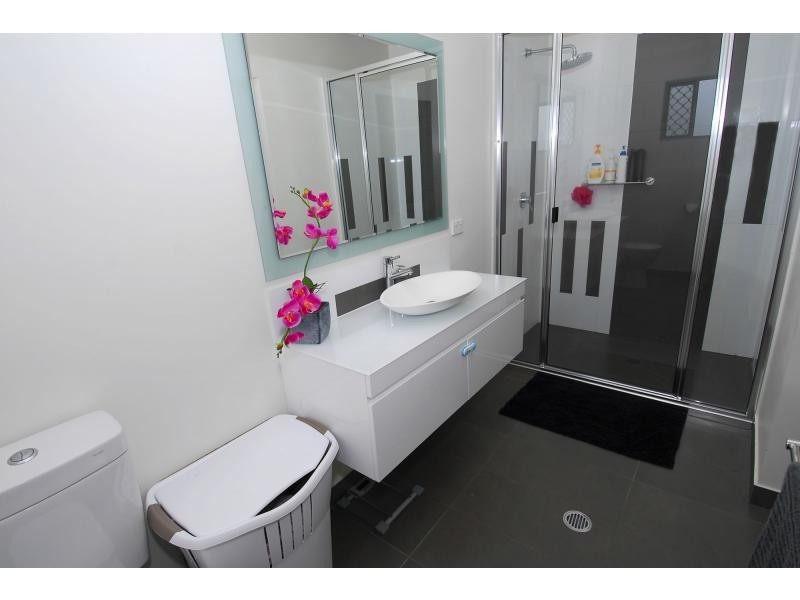 18 Beach Oak Drive, Sanctum Estate, Mount Low QLD 4818