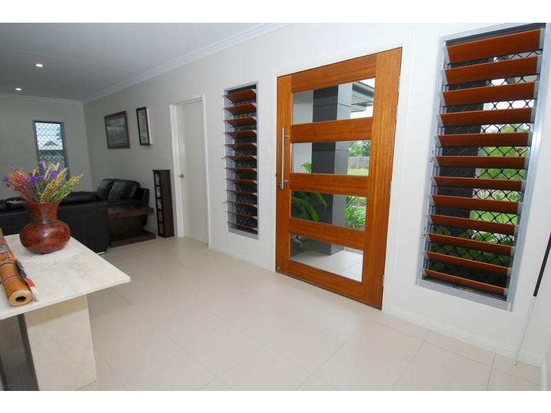 18 Beach Oak Drive, Sanctum Estate, Mount Low QLD 4818