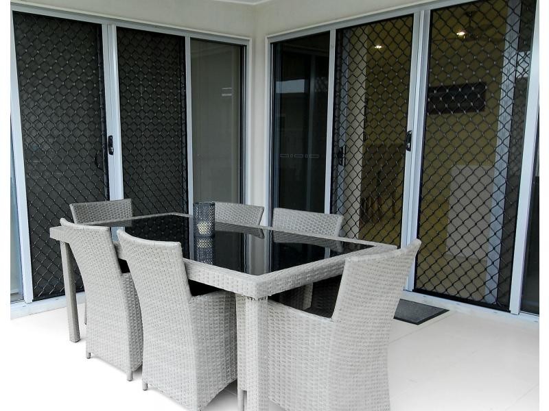 18 Beach Oak Drive, Sanctum Estate, Mount Low QLD 4818