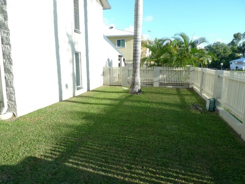 1/16 Marks Street, Hermit Park QLD 4812