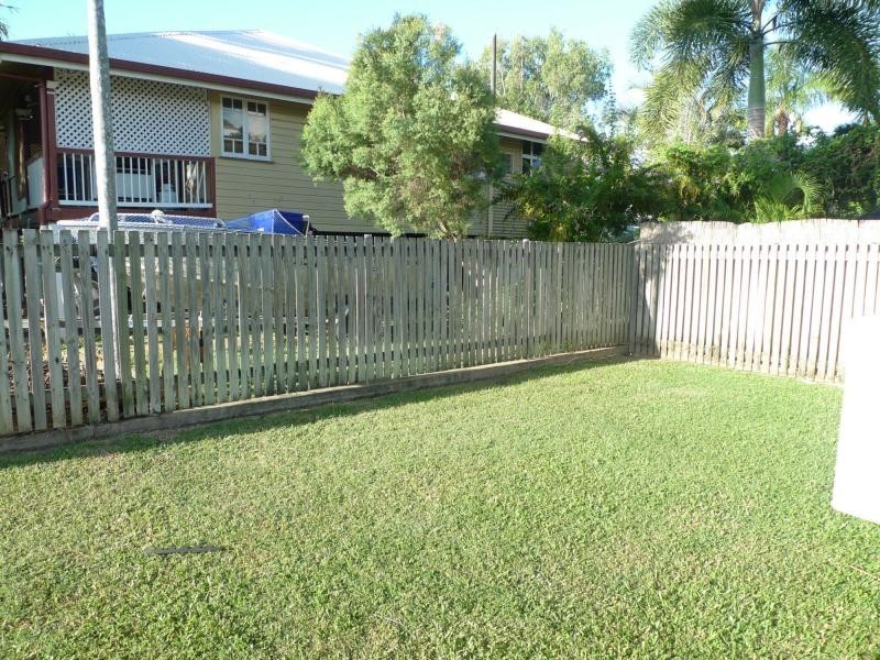 1/16 Marks Street, Hermit Park QLD 4812