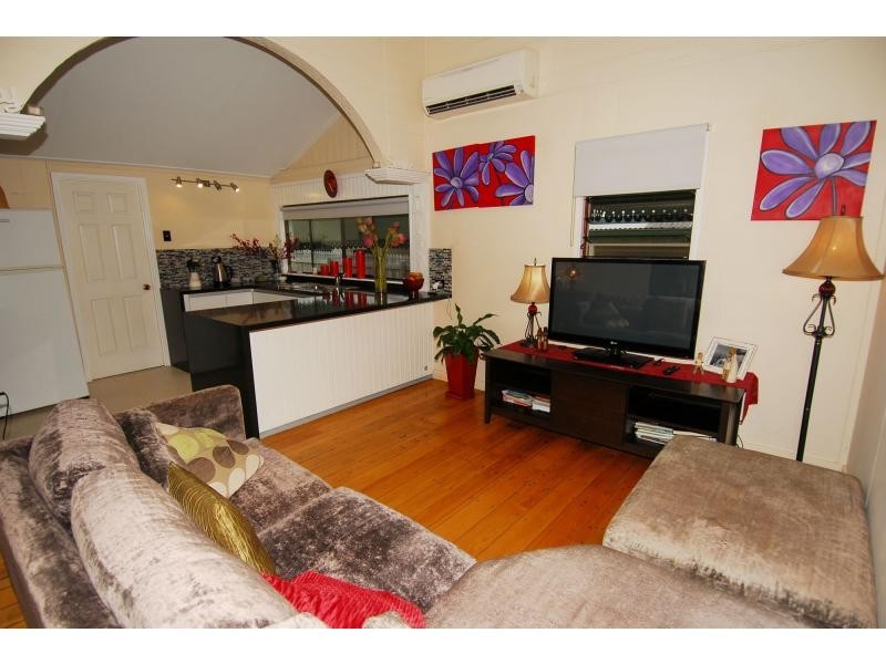 54 Davidson Street, South Townsville QLD 4810