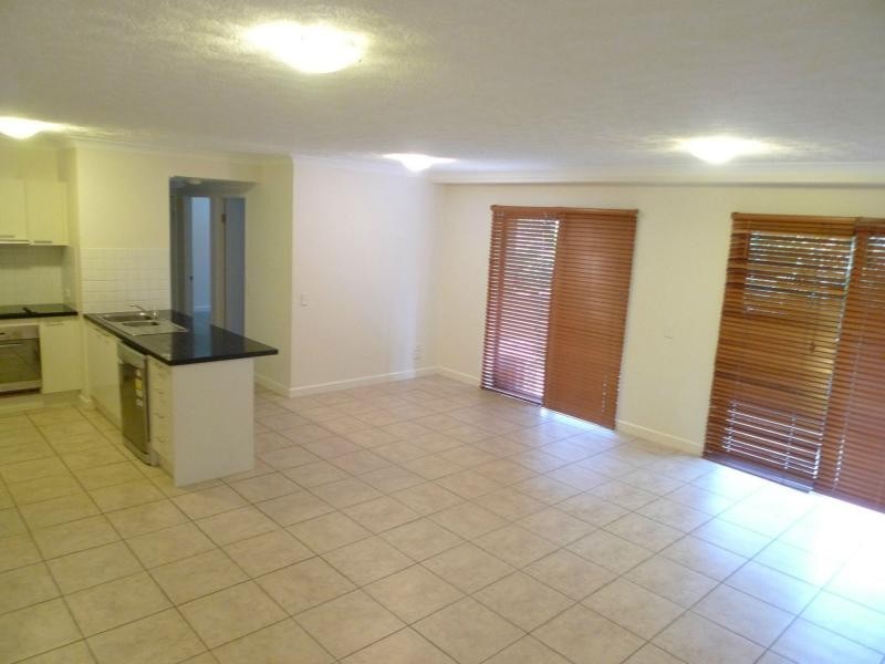 101 Railway Avenue, Railway Estate QLD 4810